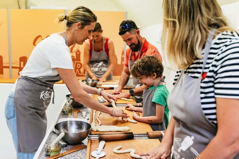 Budapest: Hungarian Chimney Cake Workshop in the City Center - Key Points