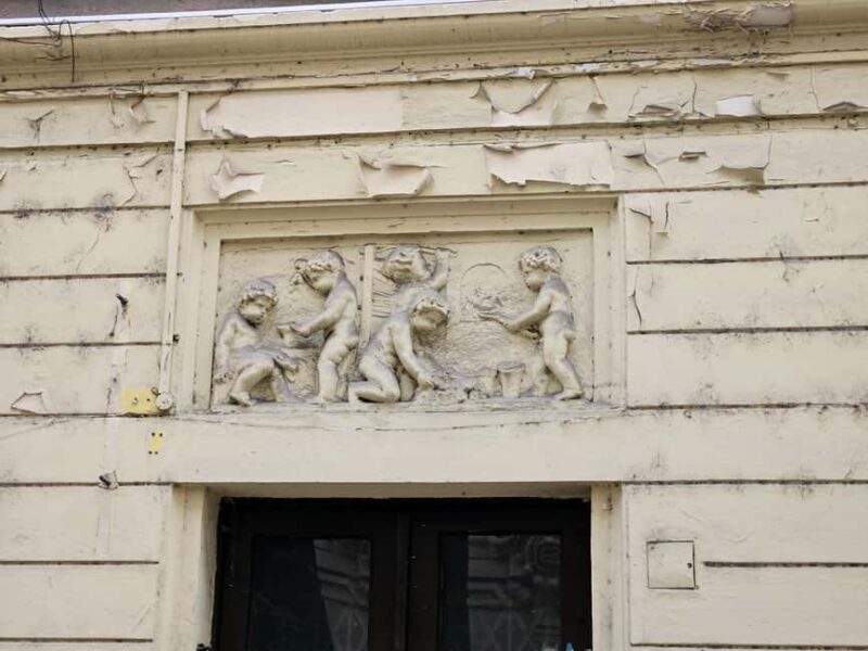 Budapest: Jewish district and street art - The Ruin Pubs and Passageways