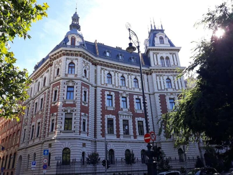 Budapest: Magnificent Andrássy Avenue Tour & Folk Music - FAQ