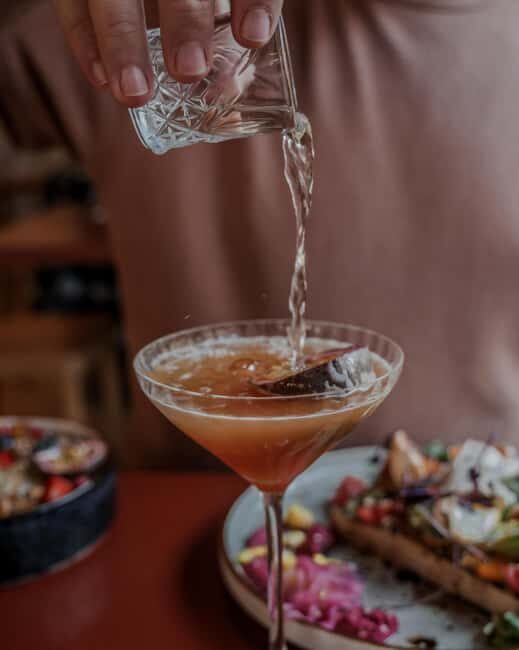 Budapest: Mezze Platter with Unlimited Wine & Sparkling - What Is the Experience Like?