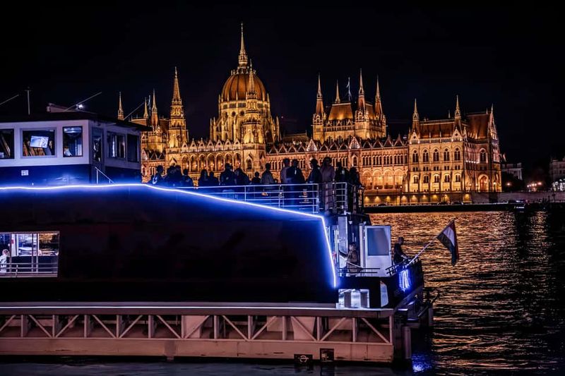 Budapest: Nighttime or Daytime City Sightseeing Cruise - Day Cruise vs Night Cruise: How to Pick the Best Timing