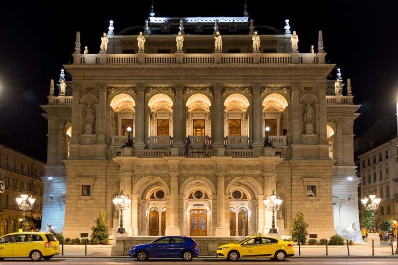 Budapest Night Lights Tour & Folk Music Performance - Who Is This Tour Best Suited For?