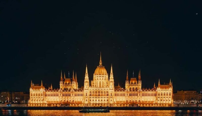 Budapest: Night Lights Tour & Moon Gazing in a Retro Minibus - The Moon Gazing and Overall Experience