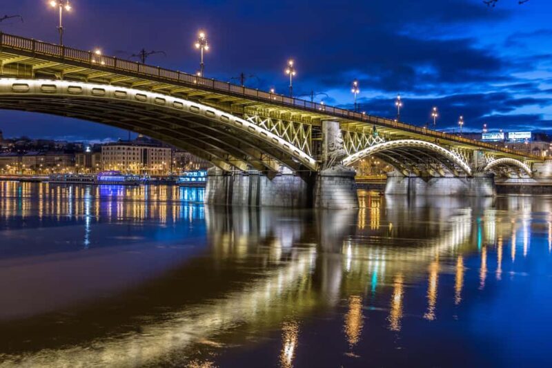 Budapest Night Tour in Spanish and Danube Boat Ride (optional) - FAQs