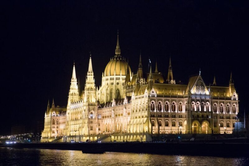 Budapest: Night Walking Tour with Danube River Cruise - Who Is This Tour Best Suited For?