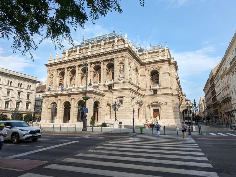 Budapest: Opera House Guided Tour - How the guide experience feels in real life