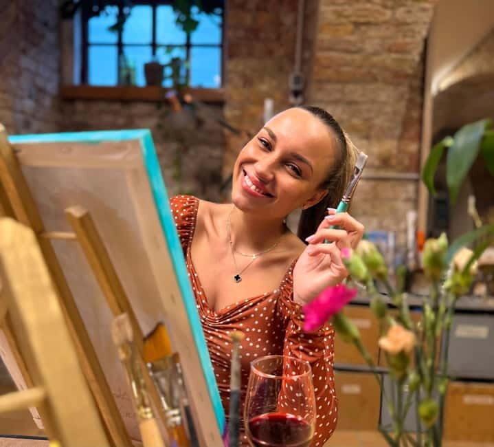 Budapest: Painting Workshop with Snacks and Wine - Who Should Book This?