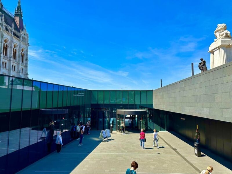 Budapest: Parliament Building Entry Ticket and Audio Guide - Key Points