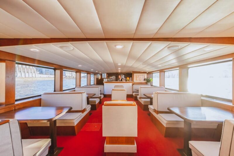 Budapest: Premium Sightseeing Cruise with Tokaj Frizzante - The Experience in Detail