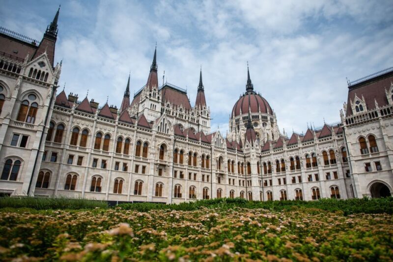 Budapest: Private 4-Hour Walking Tour with a Local - The Experience of a Guided Walk