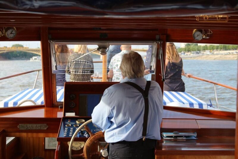 Budapest: Private Danube Yacht Cruise with Welcome Drink - Why Choose a Private Danube Yacht Cruise?