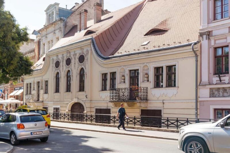 Budapest: Running Guided Tour & Folk Music Performance - Who Should Consider This Tour?