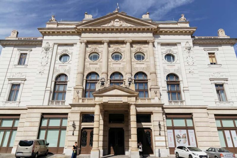 Budapest: Running Guided Tour & Folk Music Performance - FAQs