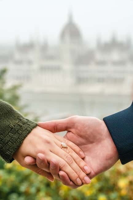Budapest: Secret Proposal Photoshoot at Buda Castle - An In-Depth Look at the Experience