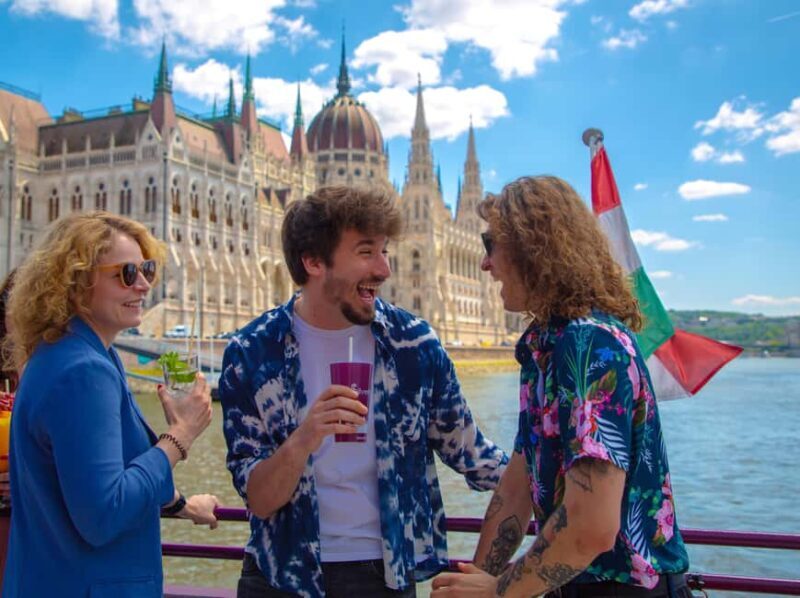 Budapest Sightseeing Cruise with Welcome Drink - The Experience: What to Expect from the Cruise