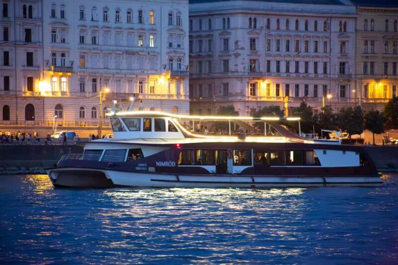 Budapest Sightseeing Cruise with Welcome Drink - What the Reviews Say