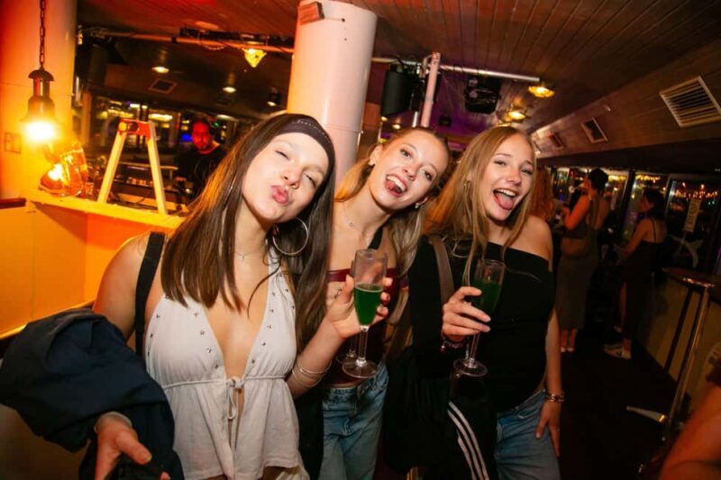 Budapest: Sightseeing River Cruise with Unlimited Cocktails - What to Expect from the Cruise