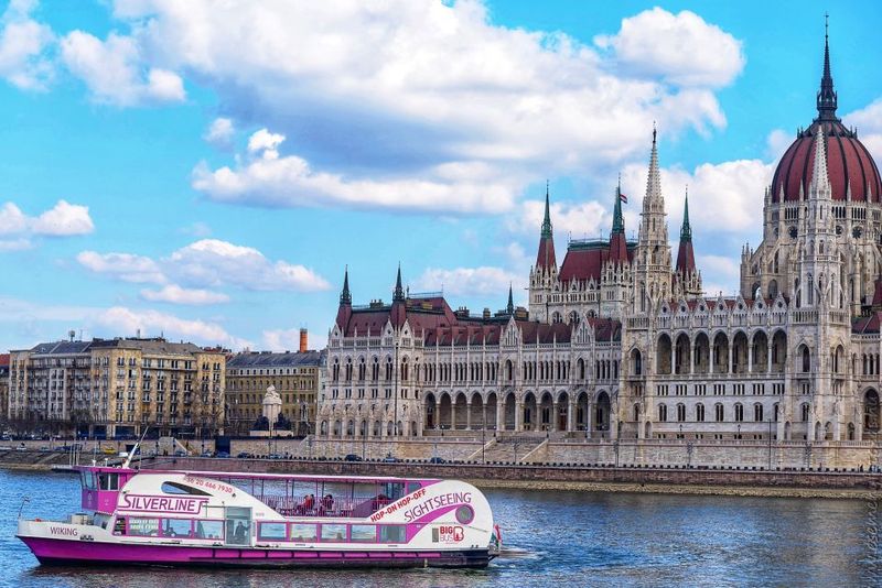 Budapest: Sightseeing Tour by Boat - Crowds and Boarding: The One Thing That Can Change Your Mood