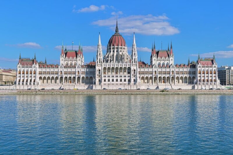 Budapest Sightseeing Tour With Private Transportation - Key Points