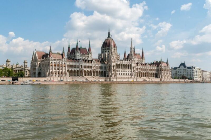 Budapest: Summer Brunch & Cruise with Prosecco or Cake - Food and Drinks: A Feast on the Water