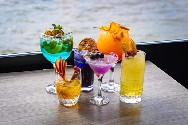 Budapest: Sunset Cocktail Cruise - Key Points