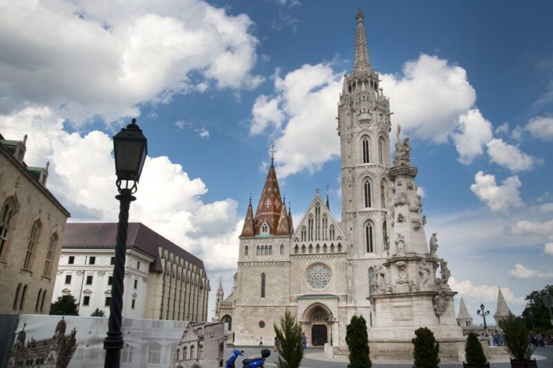 Budapest Walking Tour with a Professional Local Guide - The Guide and Group Experience