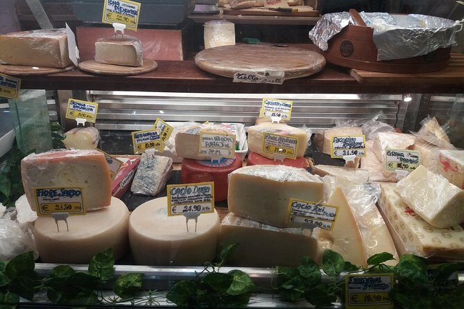 Budget-friendly Street Food Tour of Trastevere Quarter Smaller Group - Guides and Atmosphere