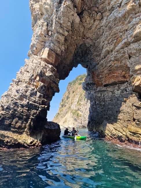 Budva: small group kayak tour to Sv.Nikola island caves - What Makes This Tour Stand Out?