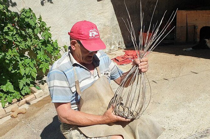 Build a typical Sardinian basket with your hands - What You’ll Take Home