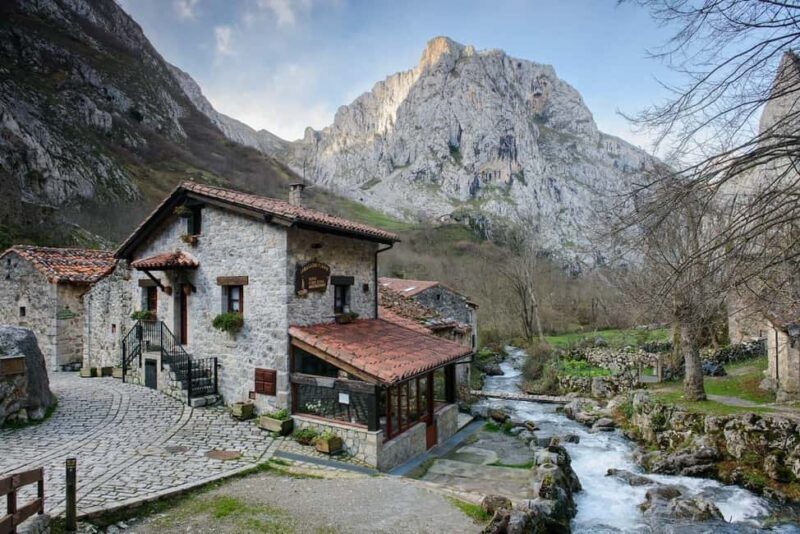 Bulnes: Excursion with funicular and Cabrales cheese cave in the Picos de Europa - An Introduction to the Tour