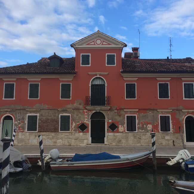 Burano: a walk through the hidden corners of Burano with a local guide - An in-depth look at what makes this tour special