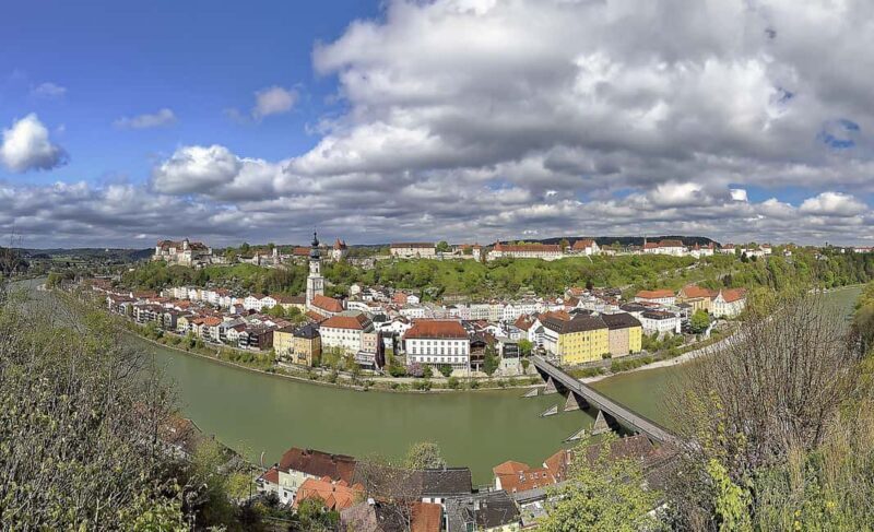Burghausen Castle Walk Tour with a Professional Guide - Key Points