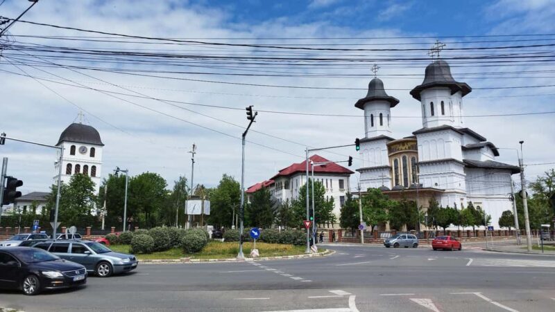 Buzau: Guided walking tour with lunch and wine tasting - Key Points