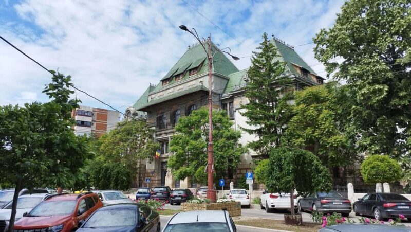 Buzau: Guided walking tour with lunch and wine tasting - Exploring Buzau’s Hidden Corners