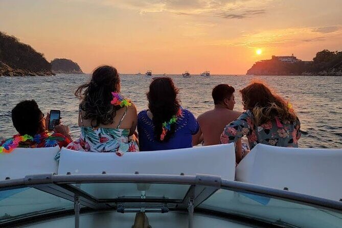Cabo Arch Sunset Private Yacht Tour plus Dinner and Drinks - The Cost and Value