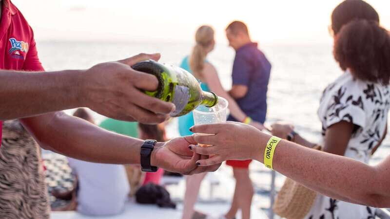 Cabo San Lucas: 2 Hour Sunset Cruise with Food and Wine - Atmosphere and Music