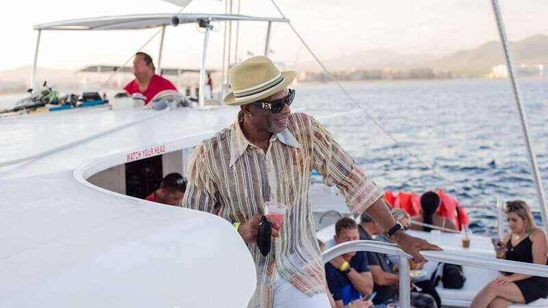 Cabo San Lucas: 2 Hour Sunset Cruise with Food and Wine - Who Is This Tour Best For?
