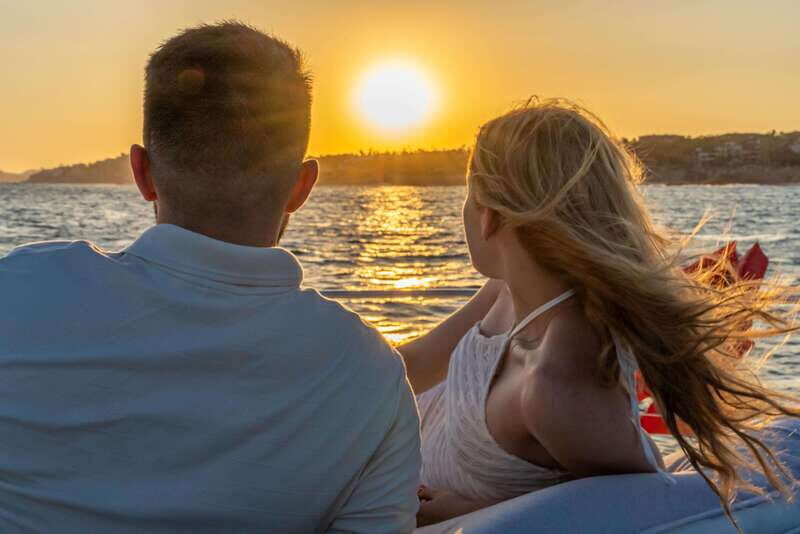 Cabo San Lucas: Luxury Yacht Cruise - What Makes This Yacht Cruise Stand Out