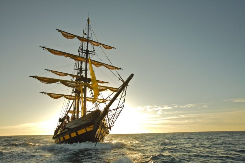 Cabo San Lucas: Sunset Pirate Ship Cruise with Dinner Show - Key Points