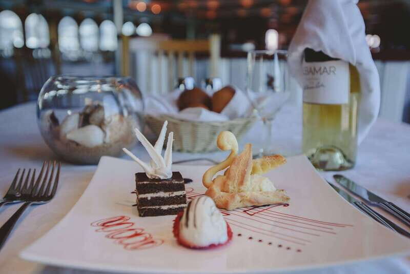 Cabo San Lucas: Sunset Premier Dinner & Show Cruise - Authentic Perspectives from Reviews