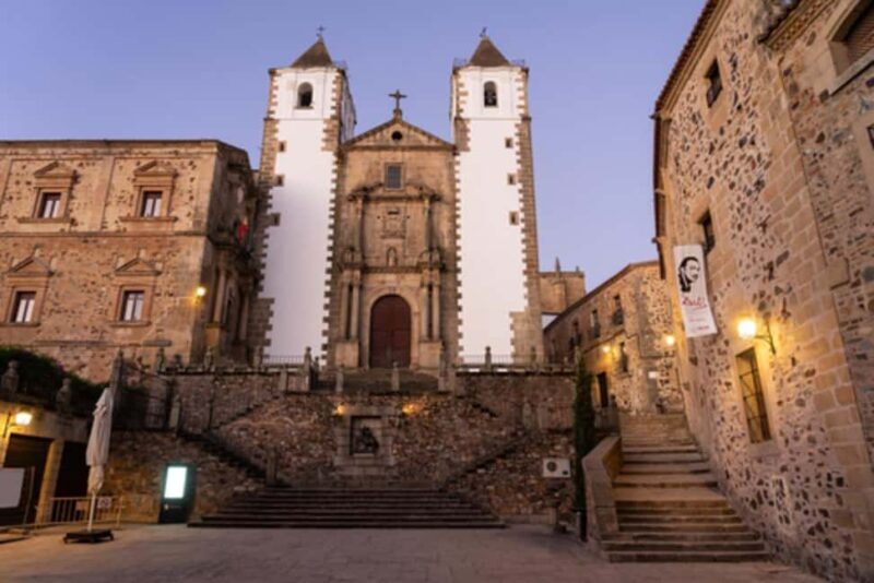 Cáceres: Guided Tour + Entrance to Monuments + Tasting - Key Points