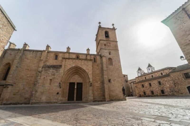 Cáceres: Guided Tour + Entrance to Monuments + Tasting - In-Depth Look at the Tour