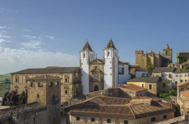 Caceres: Highlights, History and Jewish Quarter Walking Tour - Exploring Cáceres: What the Tour Offers