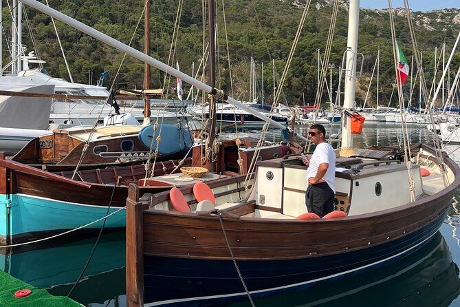 Cagliari boat tour : 5 swim stops, aperitif & Sardinian lunch - Entering Cagliari by boat: what this tour feels like