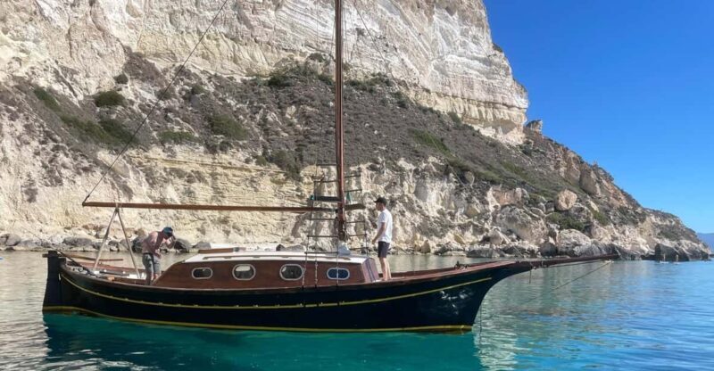 Cagliari: Classic Boat tour along the gulf with tasting. - The Experience and the Crew