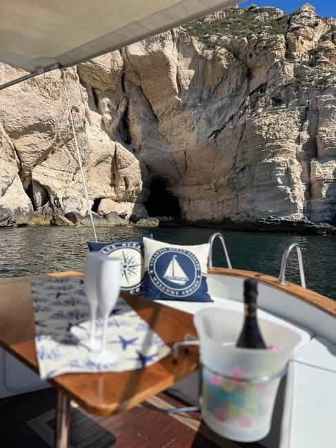 Cagliari la dolce vita escursione in catamarano - Itinerary Breakdown and Stops