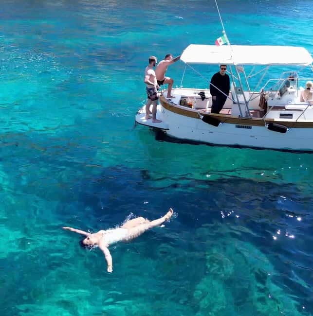 Cagliari la dolce vita escursione in catamarano - The Experience and Atmosphere