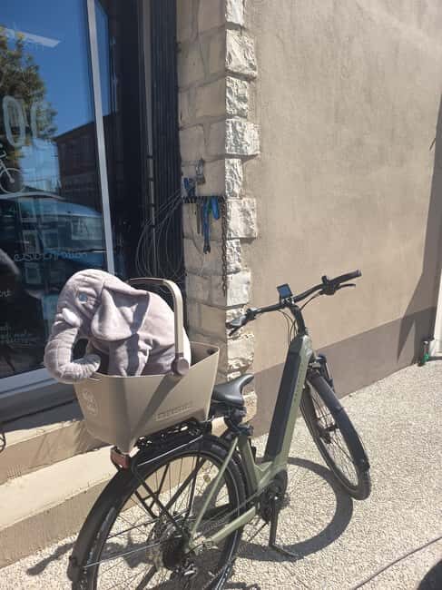 Cairanne: Renting electric bikes and family accessories - Key Points