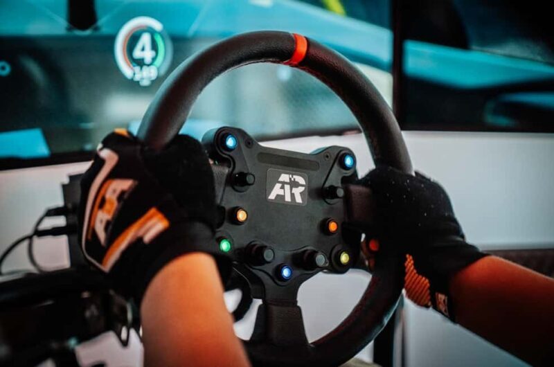 Cala d'Or: Sim Racing Experience with High-End Racing Simulators - Key Points