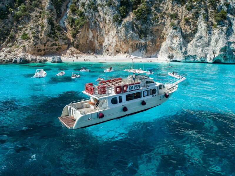 Cala Gonone:Cruise in the Gulf of Orosei with Cala Goloritzé - The Experience on Deck